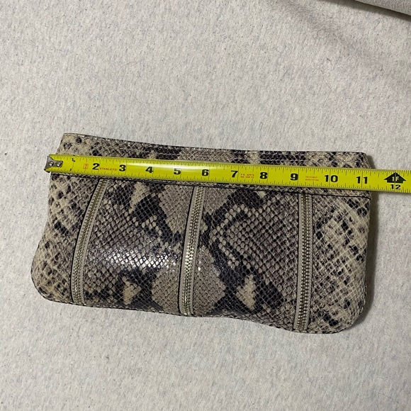 Michael Kors Python Clutch with zipper closure - Picture 3 of 8